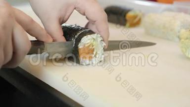 寿司卷的制作过程